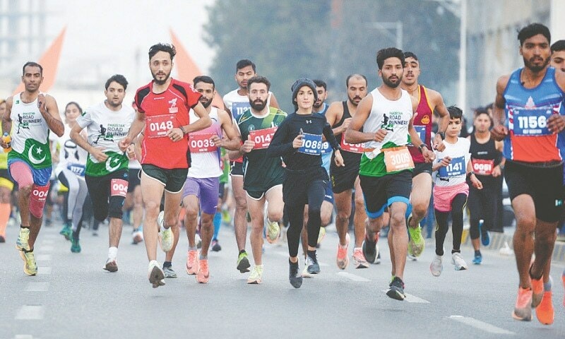 سي ويو تي عالمي ڪراچي ميراٿن  ٿي گذري، 25 ملڪن جي 7 هزار کان وڌيڪ رنرز جي شرڪت