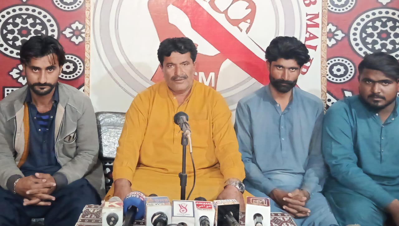 رزاق آباد واسي پورهيت جو پٽ ۽ ڀاڻيجو مبينا طور اغوا، گجو پوليس چوڪي جي اهلڪارن تي الزام