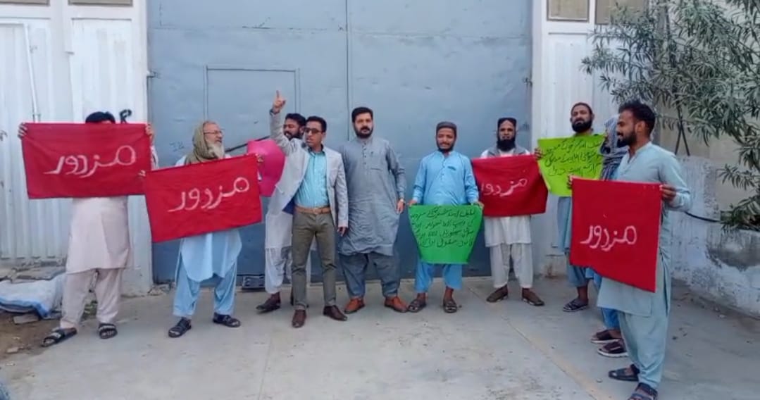 ملير: لطيف اينڊ سنز ٽيڪسٽائيل ملز جي پورهيتن جو احتجاج جاري