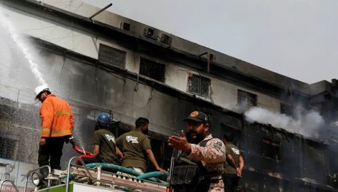 گل پلازا کی دو منزلیں کلیئر، جاں بحق افراد کی تعداد 27 ہو گئی، 81 لاپتا افراد کی تلاش جاری