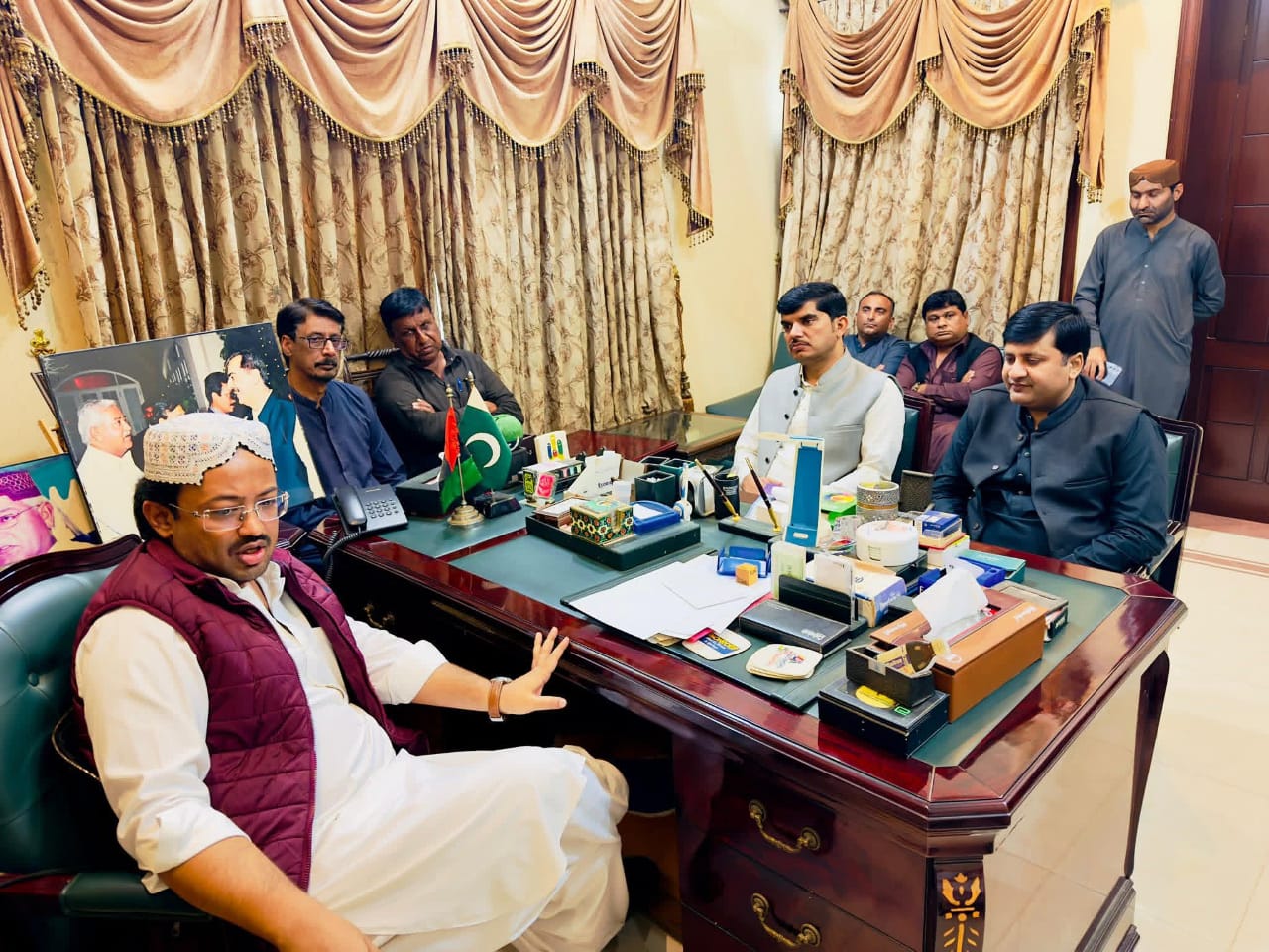 ايم پي اي سيد امير علي شاهه جي صدارت هيٺ اجلاس, ميونسپل ڪميٽي عمرڪوٽ ۾ هلندڙ ترقياتي اسڪيمن بابت غور ويچار