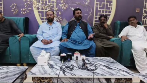 عمرکوٹ میں ٹرانسپورٹروں کی مشترکہ پریس کانفرنس، بس اڈہ شہر سے باہر منتقل کرنے کی حمایت