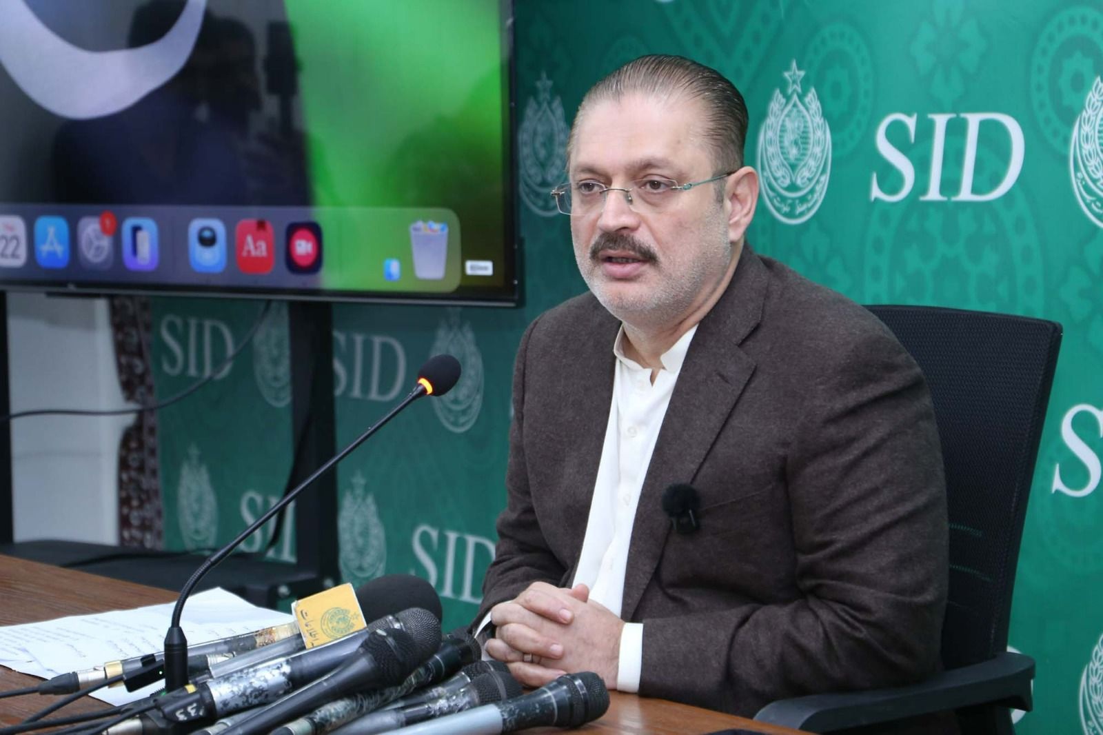 ایک جماعت نے کراچی کو وفاق کے حوالے کرنے کا مطالبہ کیا ہے؛ یہی وہ جماعتیں ہیں جنہوں نے لوگوں کو زندہ جلایا۔ شرجيل انعام ميمن