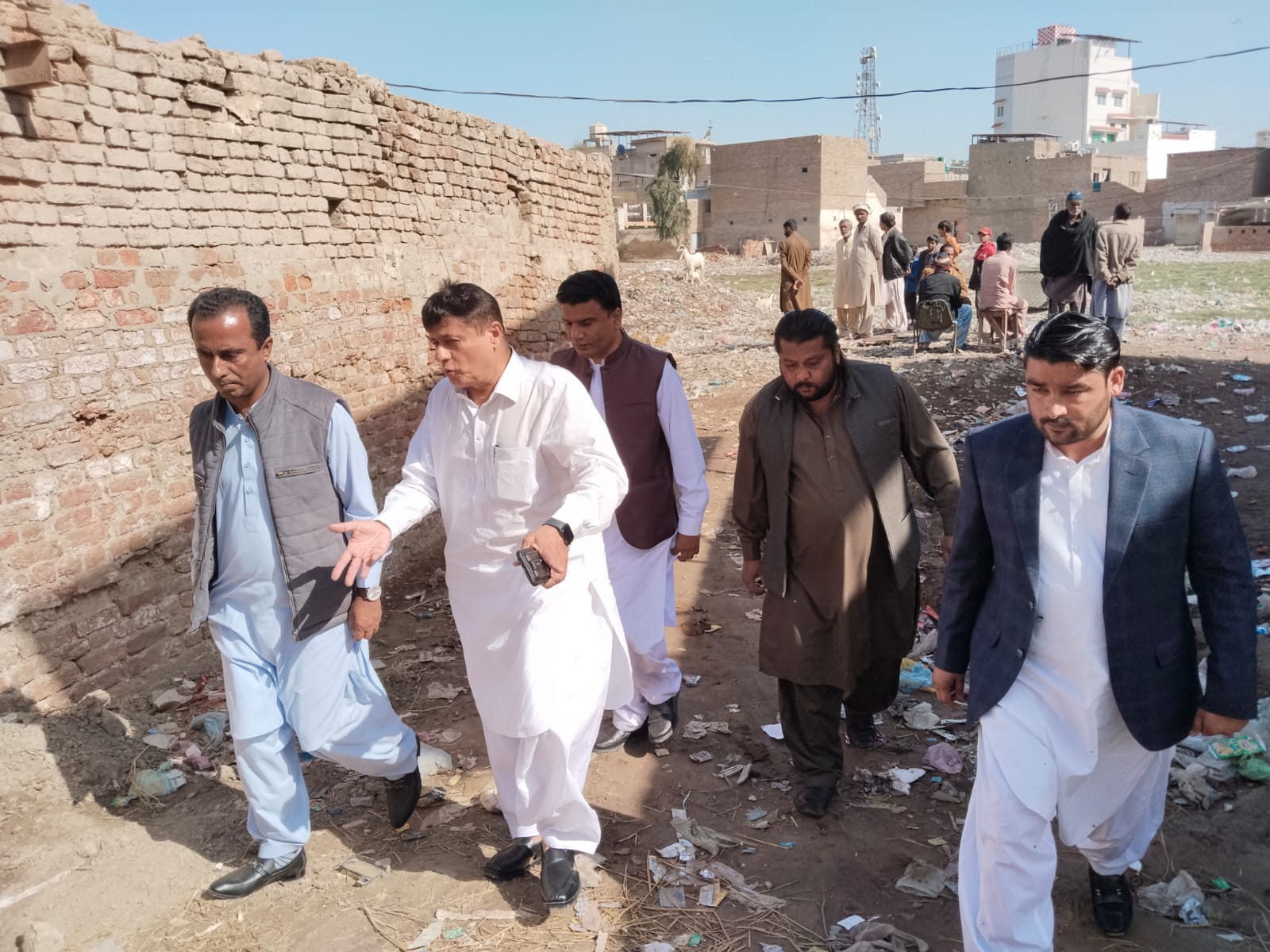 مورو ۾ ميونسپل چيئرمين نظير ميمڻ پاران مختلف علائقن جو دورو