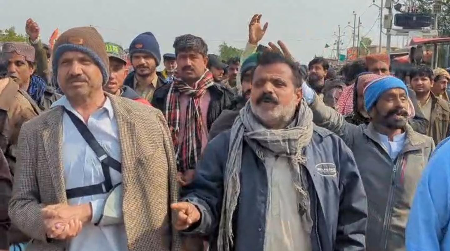 ملیر: آچار سالار گاؤں کے قریب، گاؤں والوں کا زمین پر مبینہ قبضے کے خلاف قومی شاہراہ پر دھرنا