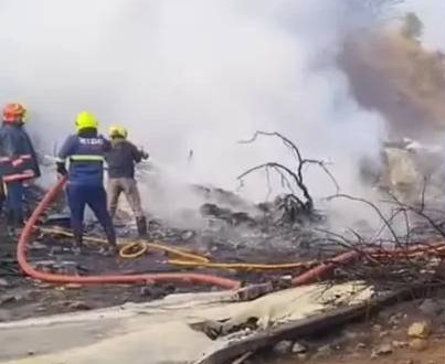 طیارہ گر کر تباہ، نائب وزیرِاعلیٰ سمیت 5 افراد جاں بحق