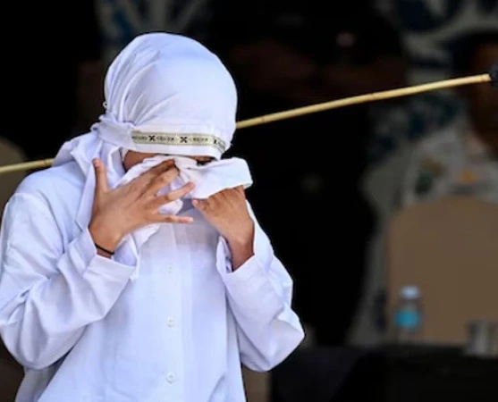 جنسی تعلقات اور شراب نوشی پر نوجوان جوڑے کو سرعام 140 کوڑے مارے گئے