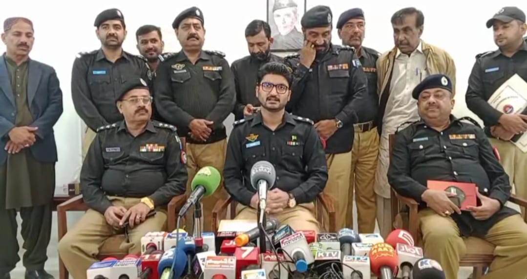 ٻن مهينن اندر پوليس مقابلن دوران 8 خطرناڪ ڏوهارين کي ماريو ويو: ايس ايس پي روحل کوسو