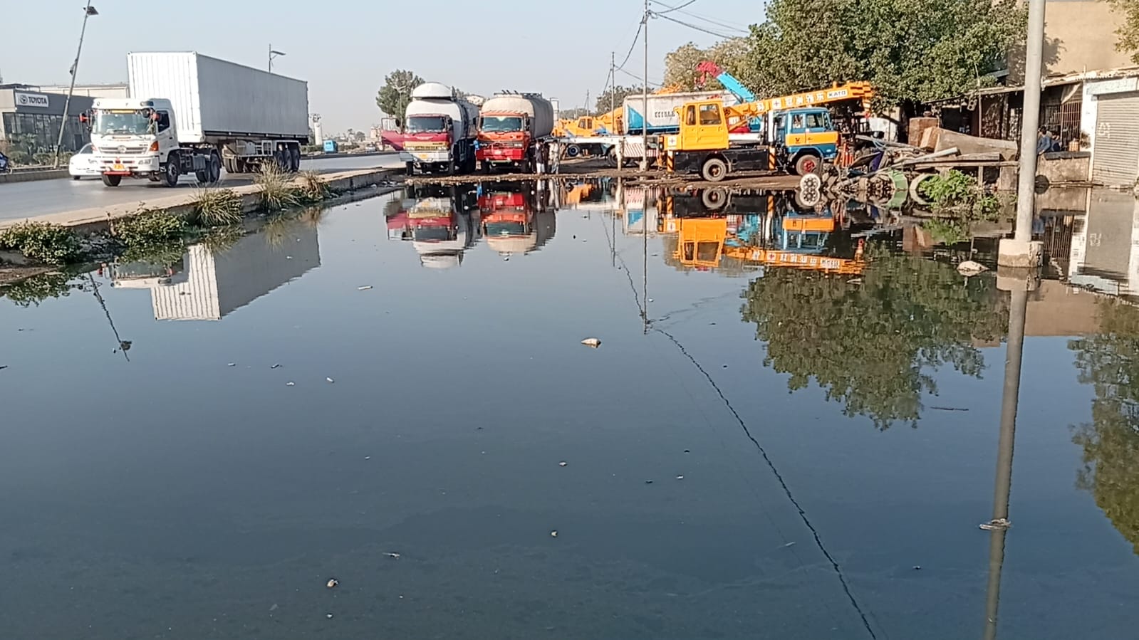 ابراهيم حيدري ٽائون آفيس لڳ رزاق آباد جو سيوريج نظام مڪمل طور تباهه