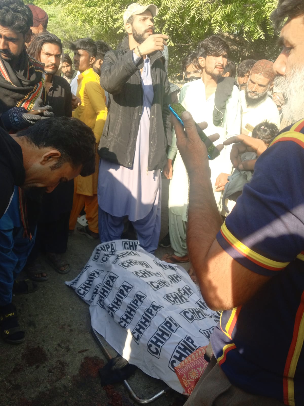 ملير ۾ ڌار ڌار ٽريفڪ حادثا، عورت سميت 2ڄڻا فوت، هڪ شخص سخت زخمي