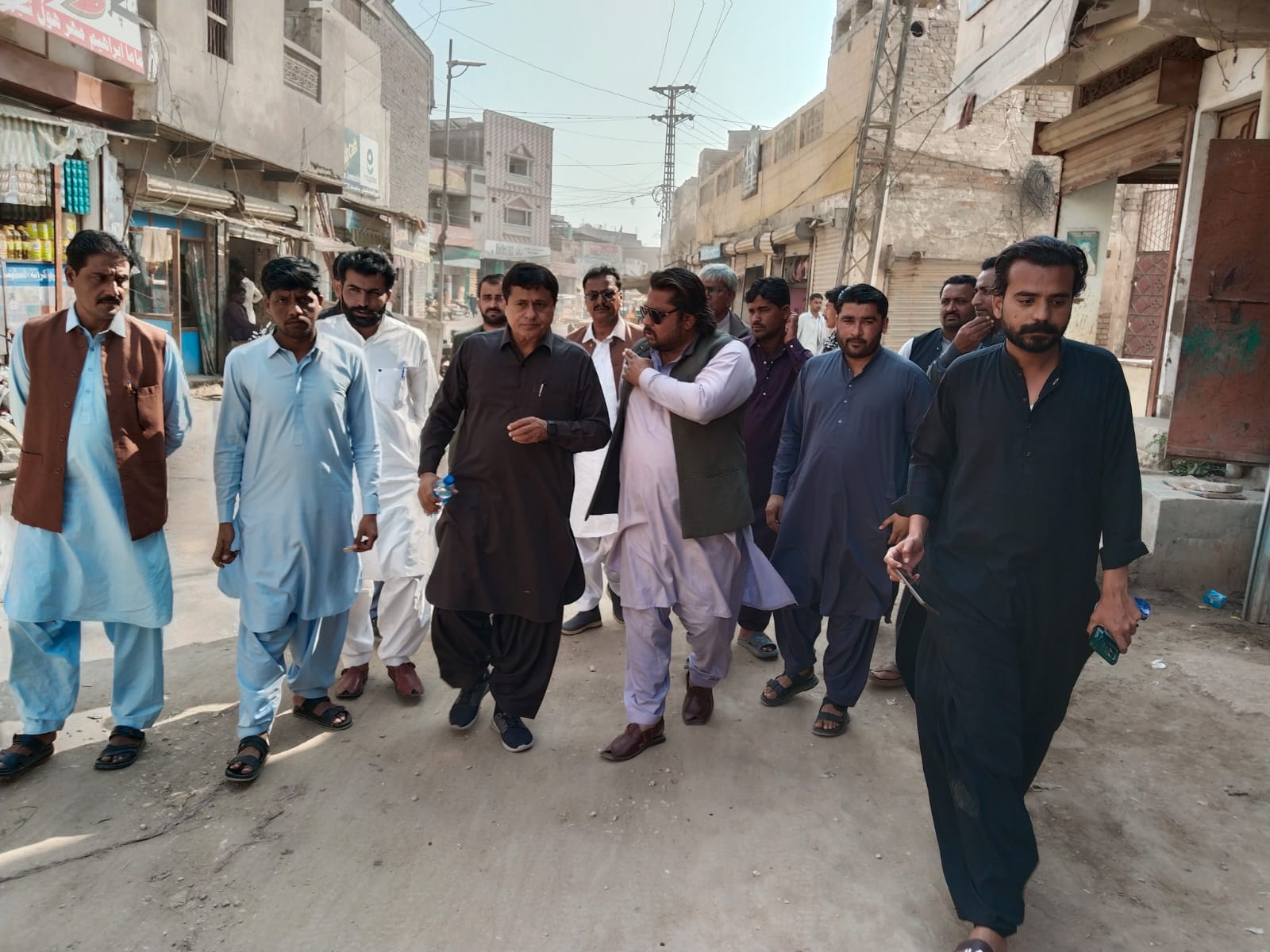 مورو ۾ ميونسپل چيئرمين نظير ميمڻ پاران شهر جو دورو. مختلف ترقياتي ڪمن جو تفصيلي جائزو ورتو