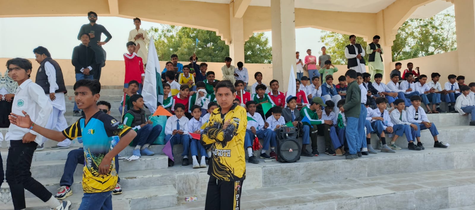 ملیر: لنک روڈ ٹول پلازہ پر مقامی رہائشیوں کی گاڑیوں سے جبری وصولیاں