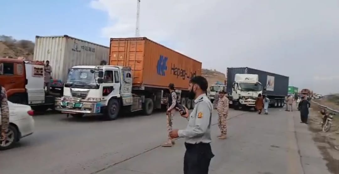 ملير: ايم نائين موٽر وي تي ۽ بحريه ٽائون ۾ ڌار ڌار حادثا، عورتن سميت 7 ڄڻا اجل جو شڪار، ڪيترائي زخمي