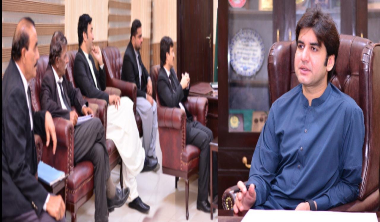 ڊي سي ٺٽو سان صدر بار ايسوسيئيشن سيد اعزاز حسين شاهه جي سربراهيءَ ۾ وڪيلن جي ملاقات