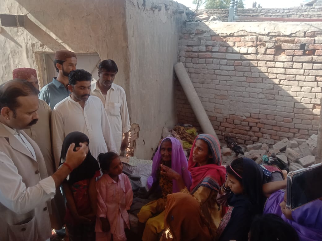 عمرڪوٽ ۾ ڪنور ڪرني سنگهه سوڍو سولنگي برادري جي متاثرن وٽ پهچي ويو