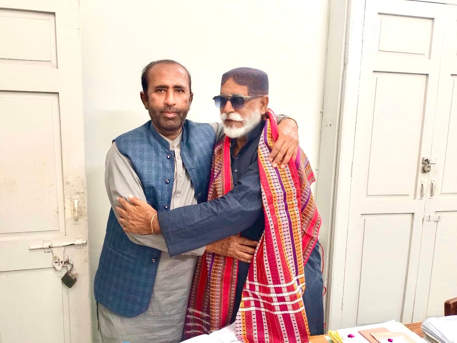 ڊي ايڇ او آفيس ٺٽو جي ٻن ملازمن جا پروموشن، تقريب منعقد