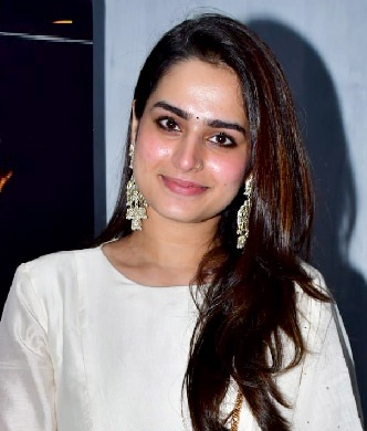 سوشل میڈیا پر روز ریپ کی دھمکیاں ملتی ہیں: عائشہ خان