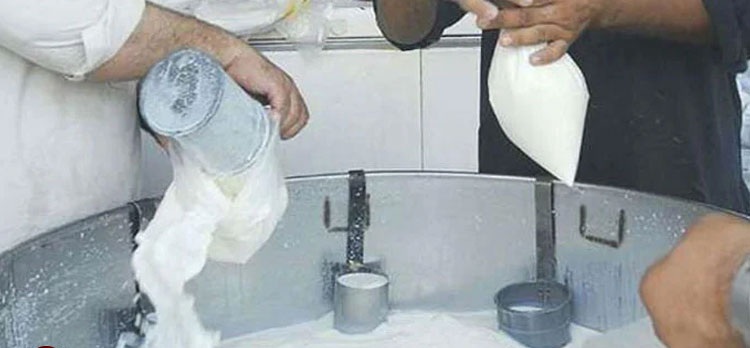 عوام کے لیے ایک اور بری خبر، دودھ 320 روپے فی لیٹر کرنے کا مطالبہ