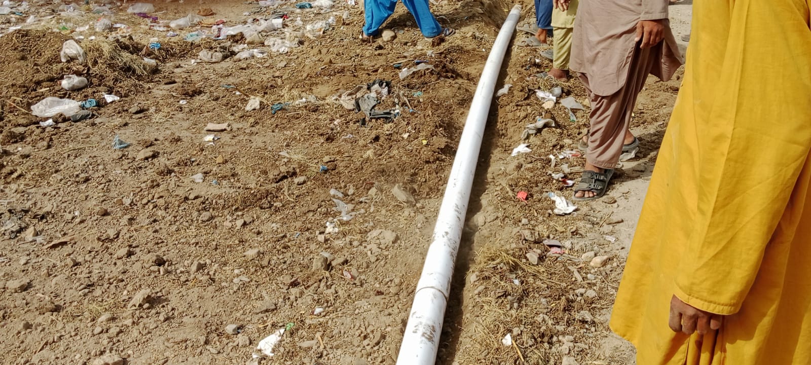 ملير: هاشم خاصخيلي ڳوٺ جي سيوريج لائين ۾ غيرقانوني ڪنيڪشن لڳائڻ خلاف احتجاج