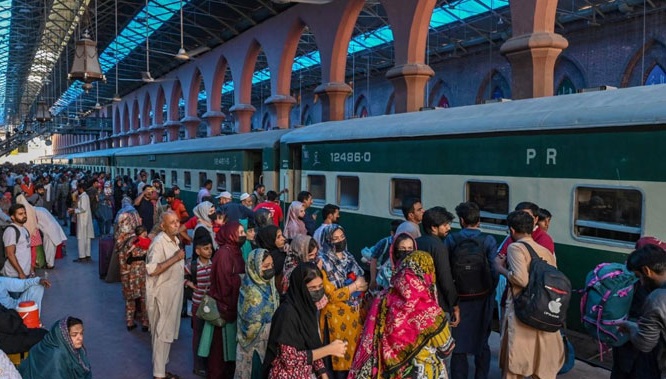 عیدالفطر کے موقع پر 4 اسپیشل ٹرینیں چلانے کا فیصلہ