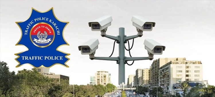 کراچی: موٹرسائیکل سواروں نے ای چالان سے بچنے کے نئے طریقے ڈھونڈ لیے