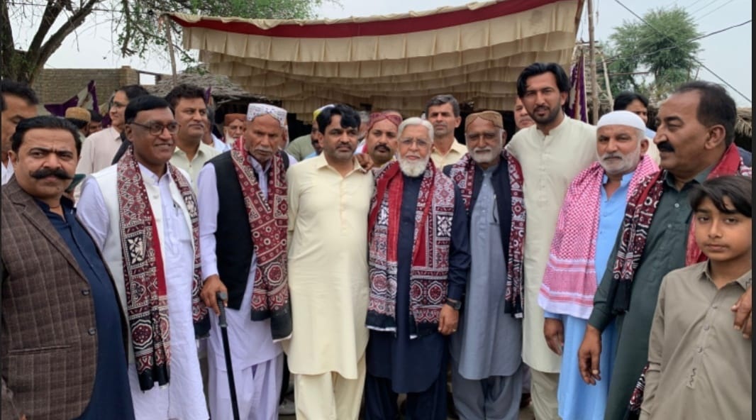 هڱورجا ھائير سيڪنڊري اسڪول مان 1996 ۾ پاس آئوٽ ٿيندڙ شاگردن پاران عيد ملن پارٽي منعقد