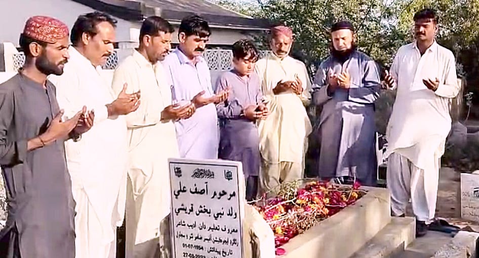 ٺٽي ۾ نامياري تعليمدان، ڪهاڻيڪار، شاعر آصف قريشي جي ٽئين ورسي ملهائي وئي