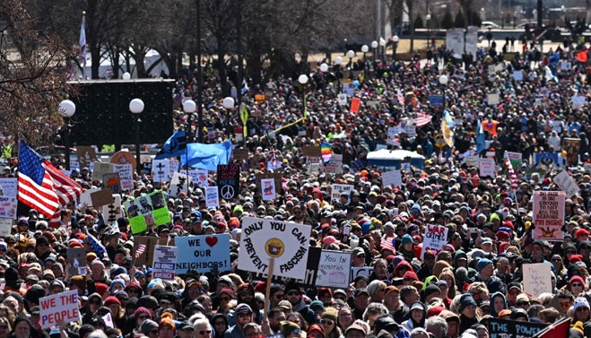 ایران پر جنگ مسلط کرنے کے خلاف امریکہ سمیت دنیا بھر میں لاکھوں افراد سڑکوں پر، ٹرمپ کے خلاف نعرے
