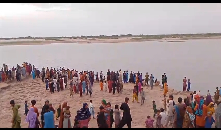 سجاول ويجهو ڳوٺ يعقوب منارو وٽ سنڌو درياءَ ۾ ٻيڙي اونڌي، 4 ڄڻا ٻڏي ويا،  14 ڄڻن کي بچايو ويو،