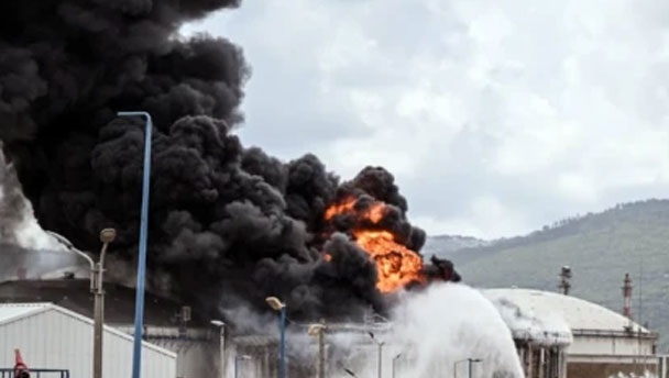 اسرائیل کی بازان ریفائنری پر میزائل حملے کے بعد فیول ٹینکروں میں دھماکے، تفصیلات سامنے آ گئیں