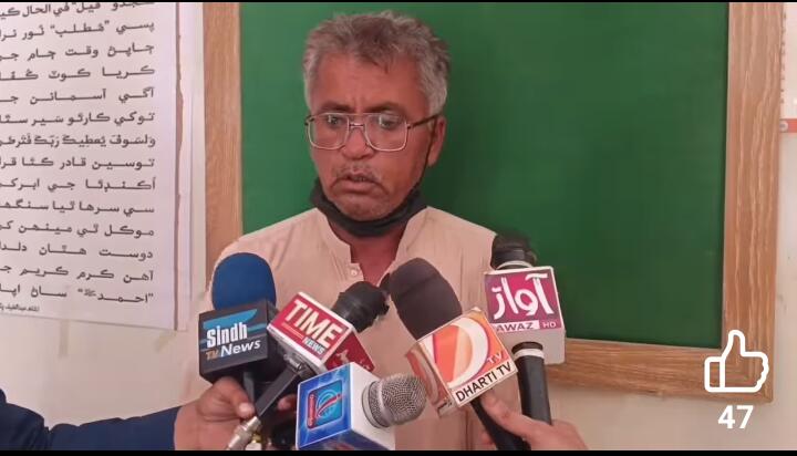 عمرڪوٽ ۾ بيدردي سان ڳلو ڪپي قتل ٿيل اسماعيل سميجو جي والد جو احتجاج