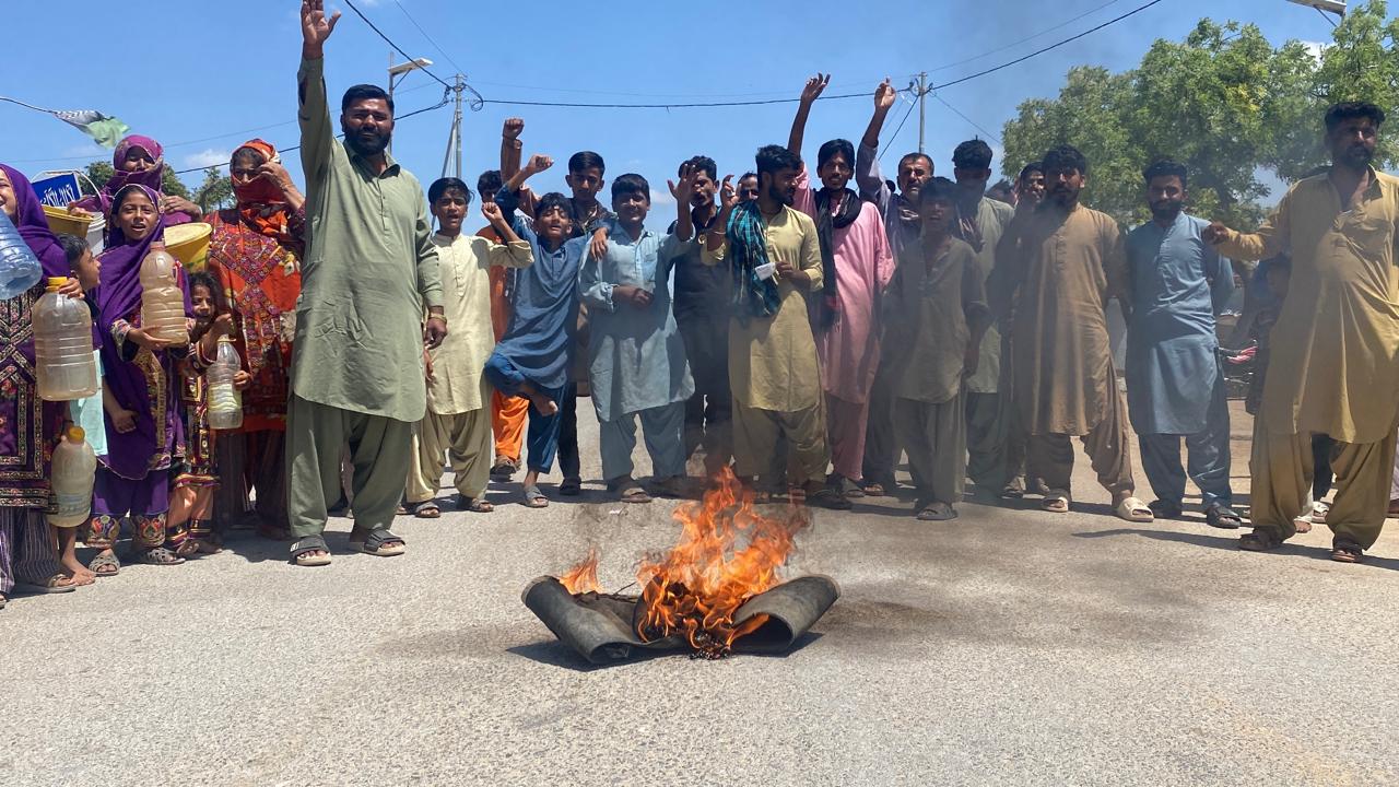 گڏاپ ٽائون ۾ پيئڻ جي پاڻي جو بحران، خميسو جوکيو جي ڳوٺاڻن جو ڌرڻو