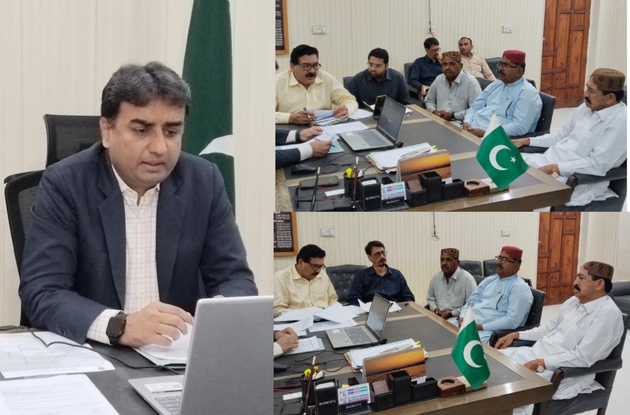 عمرڪوٽ ۾ ڊسٽرڪٽ سوشل ويلفيئر ڪميٽي جو اجلاس، مختلف ترقياتي اسڪيمن ۽ عوامي ڀلائي جي منصوبن تي غور