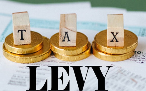 عوام پر دوہرا وار: حکومت نے پیٹرولیم قیمتوں کے ساتھ لیوی میں بھی تاریخی اضافہ کر دیا