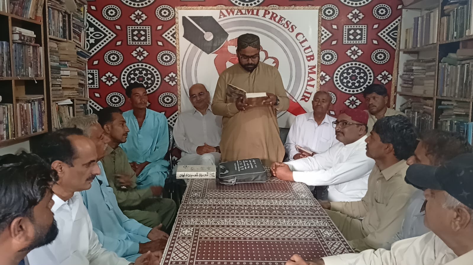 عوامي پريس ڪلب ملير طرفان مومن مليرائي لائبريري ۾ اسٽڊي سرڪل جو اهتمام