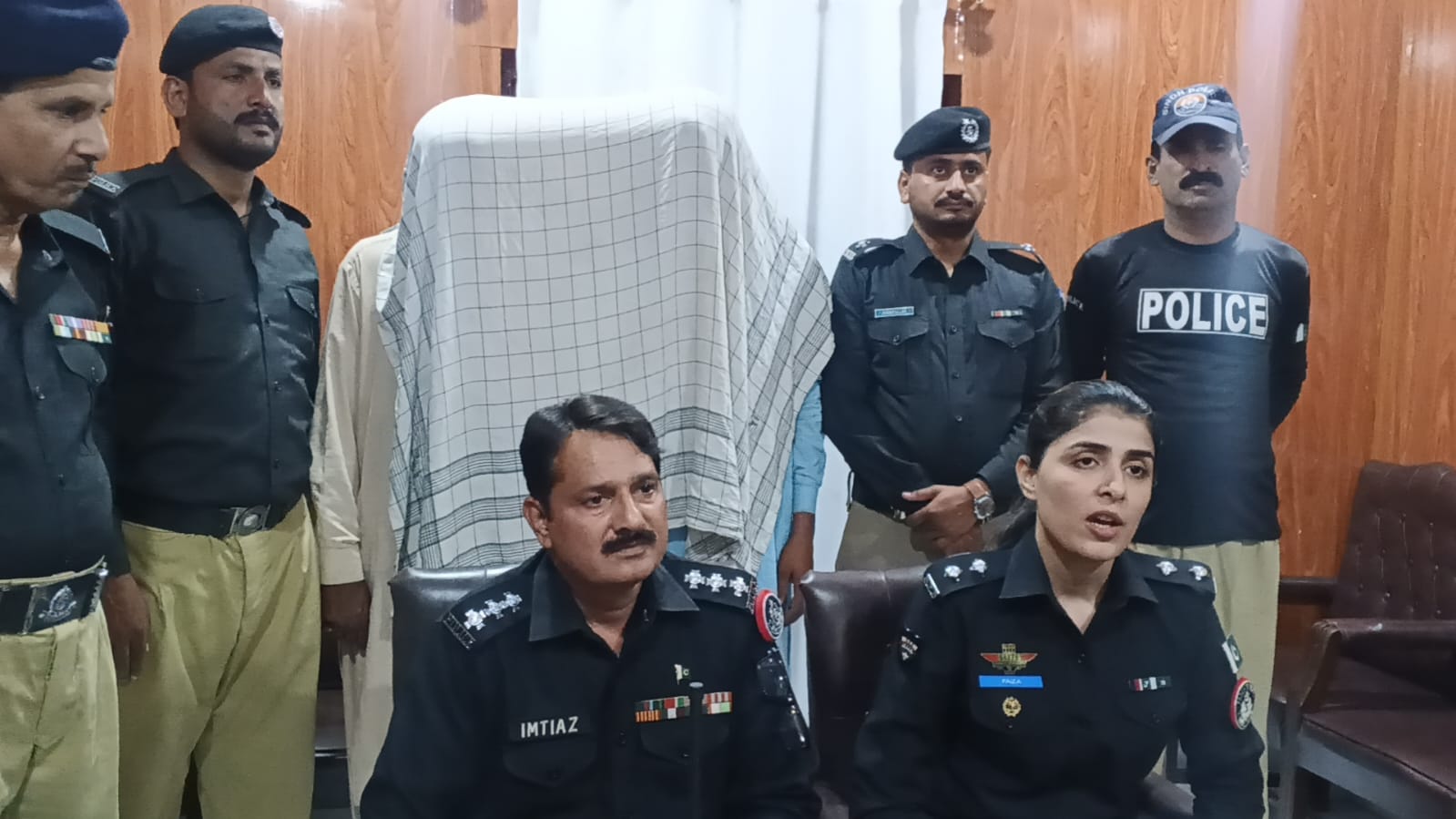 مورو پوليس پاران ڪار ڦر گينگ جي ٻن جوابدارن کي گرفتار ڪرڻ جي دعويٰ