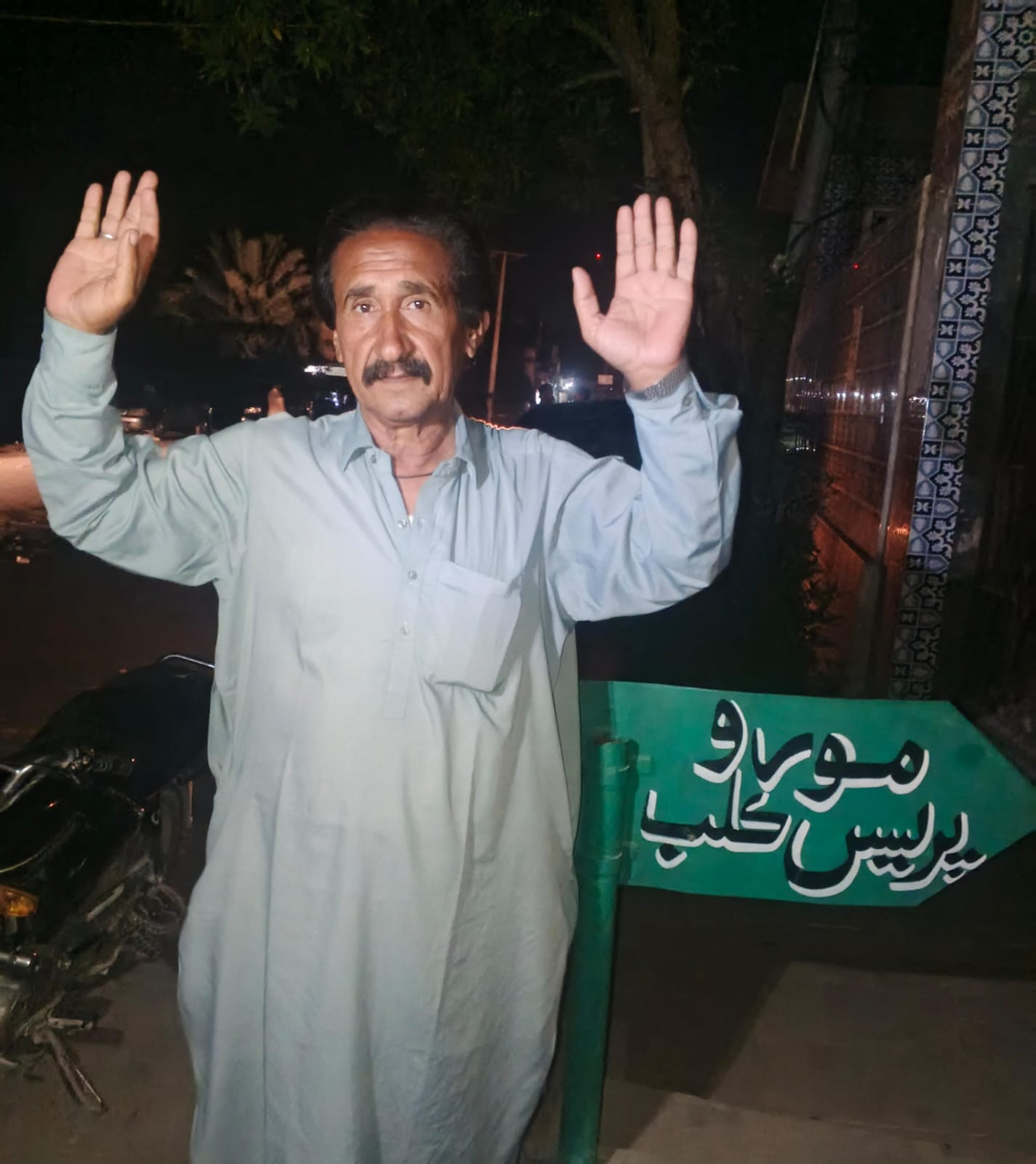 مورو واسي شخص جو پنهنجي ئي برادري خلاف احتجاج، لاتعلقي جو اظهار