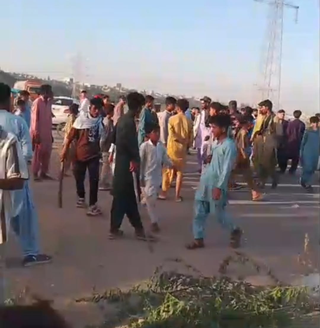 ڪورنگي فش هاربر روڊ تي مبينا ون ويلنگ تان جهيڙو، هڪ ڄڻي جي اک ضايع، ڪيترائي زخمي