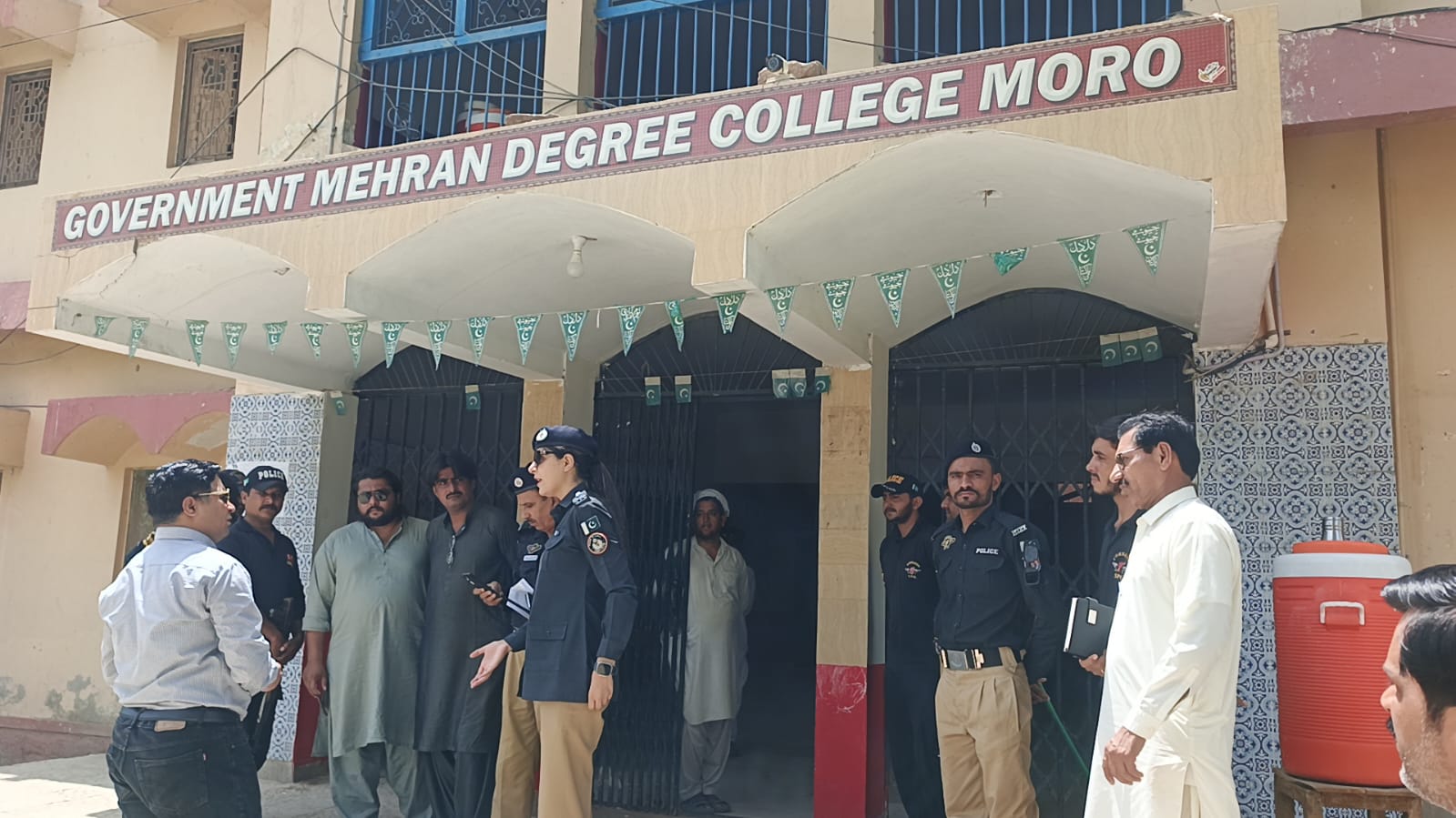مورو ۾ ڪمشنر شهيد بينظيرآباد ۽ ٻين آفيسرن پاران امتحاني مرڪزن جا دورا