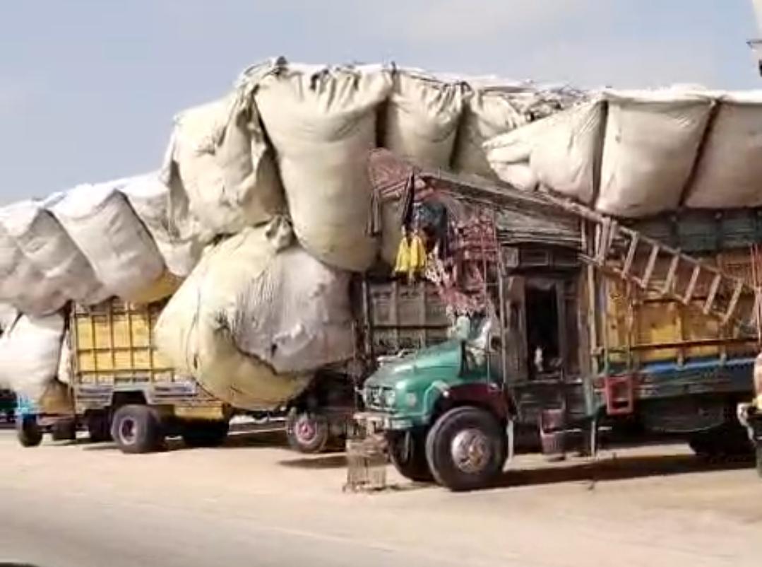 ڪراچي ۾ بُهه جو بحران، سوين ٽرڪون 4 ڏينهن کان رڪيل، ڊيري فارمرز ۾ ڳڻتي جي لهر