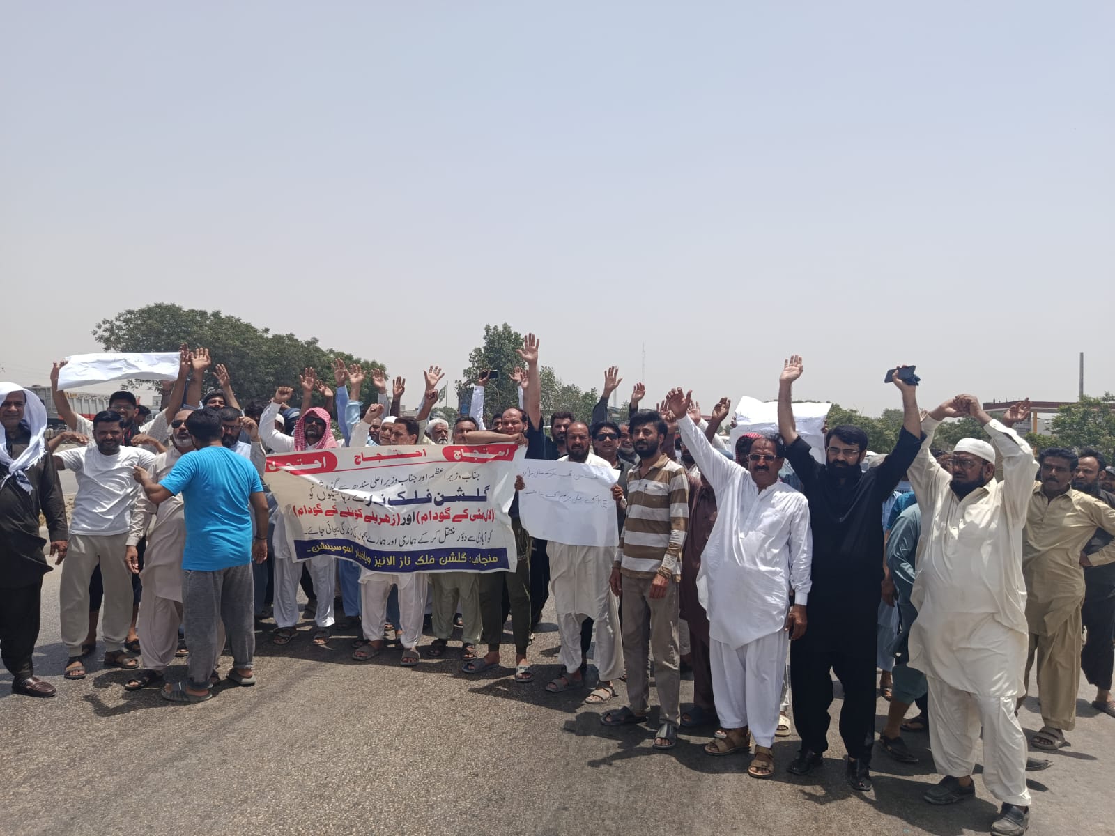 ملير ۾ فلڪ ناز جي رهواسين جو سهولتن جي کوٽ خلاف ڌرڻو