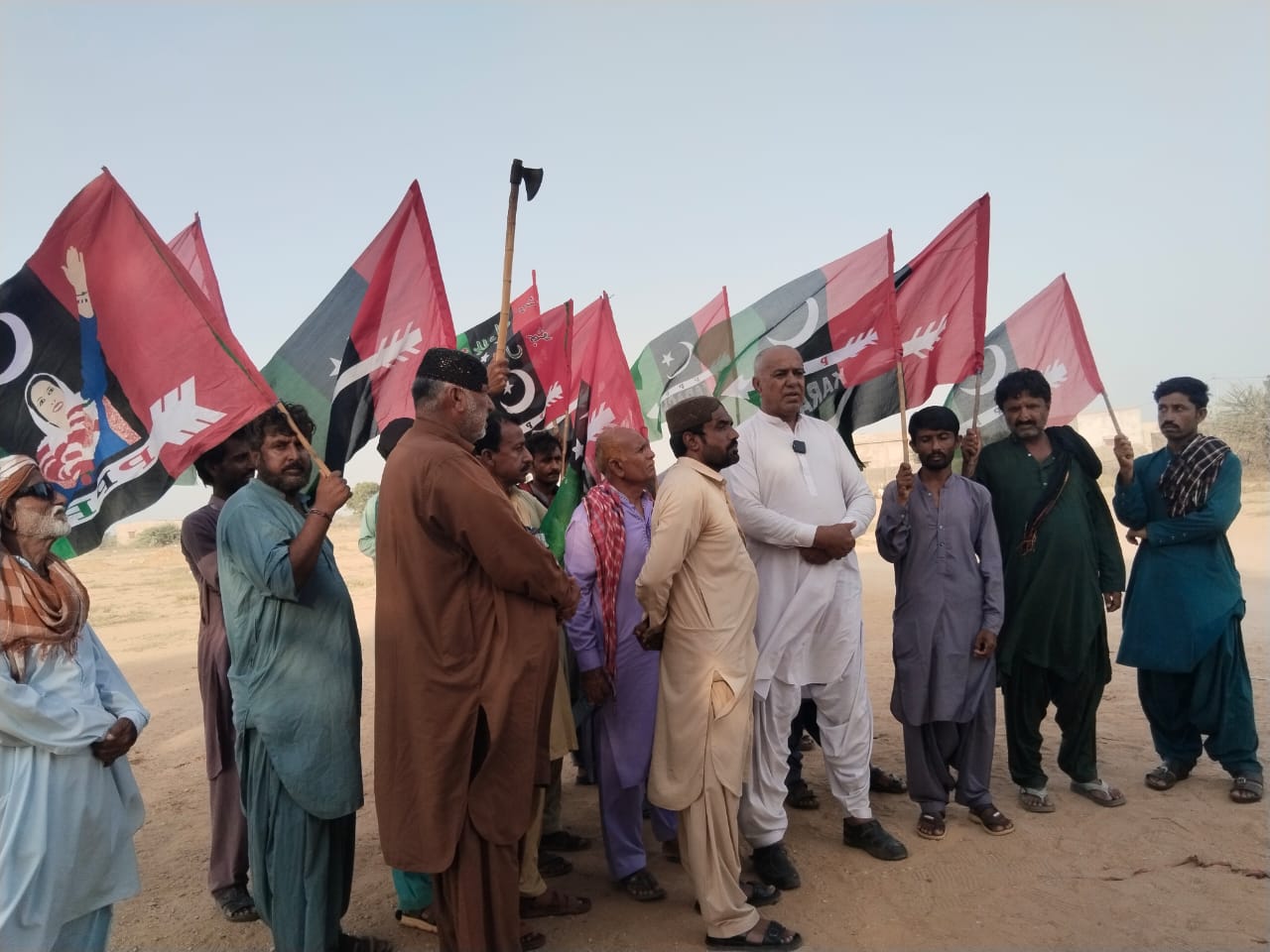 ملير: آچار سالار ڳوٺ جي رهواسين جو سهولتن جي کوٽ خلاف احتجاج