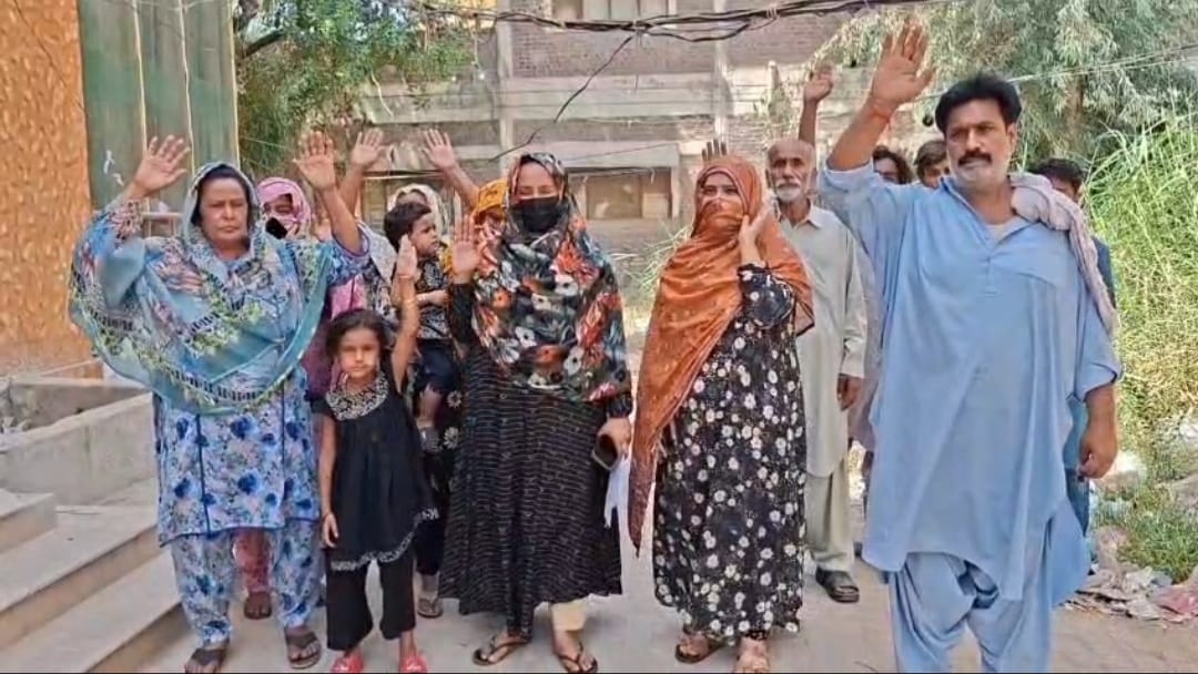 نوشهروفيروز ۾ شيخ برادري جو عورتن ۽ ٻارڙن سميت احتجاج