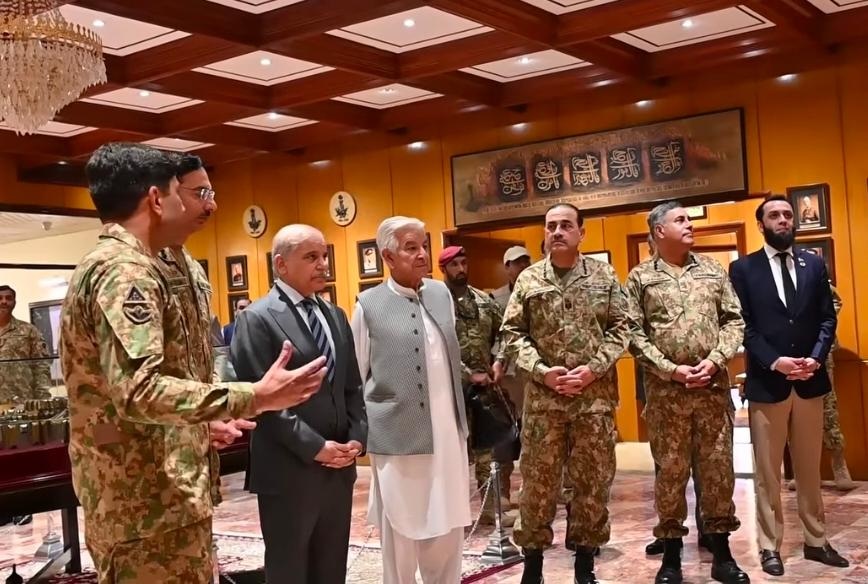 وزیراعظم پاکستان محمد شہباز شریف نے کوئٹہ میں کمانڈ اینڈ اسٹاف کالج کا دورہ کیا