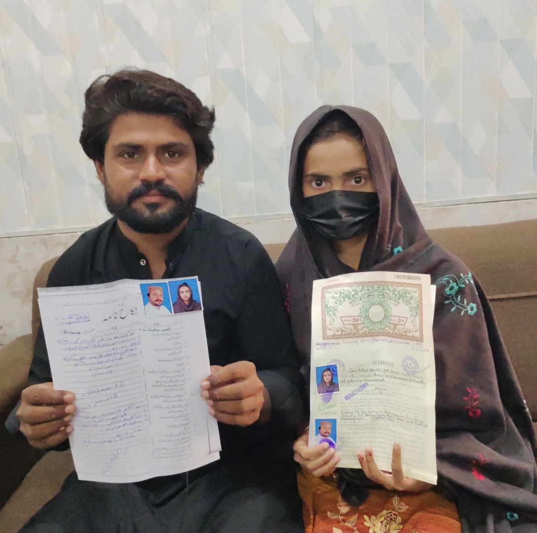 نوشهروفيروز ۾ پسند جو پرڻو ڪندڙ جوڙي جو احتجاج