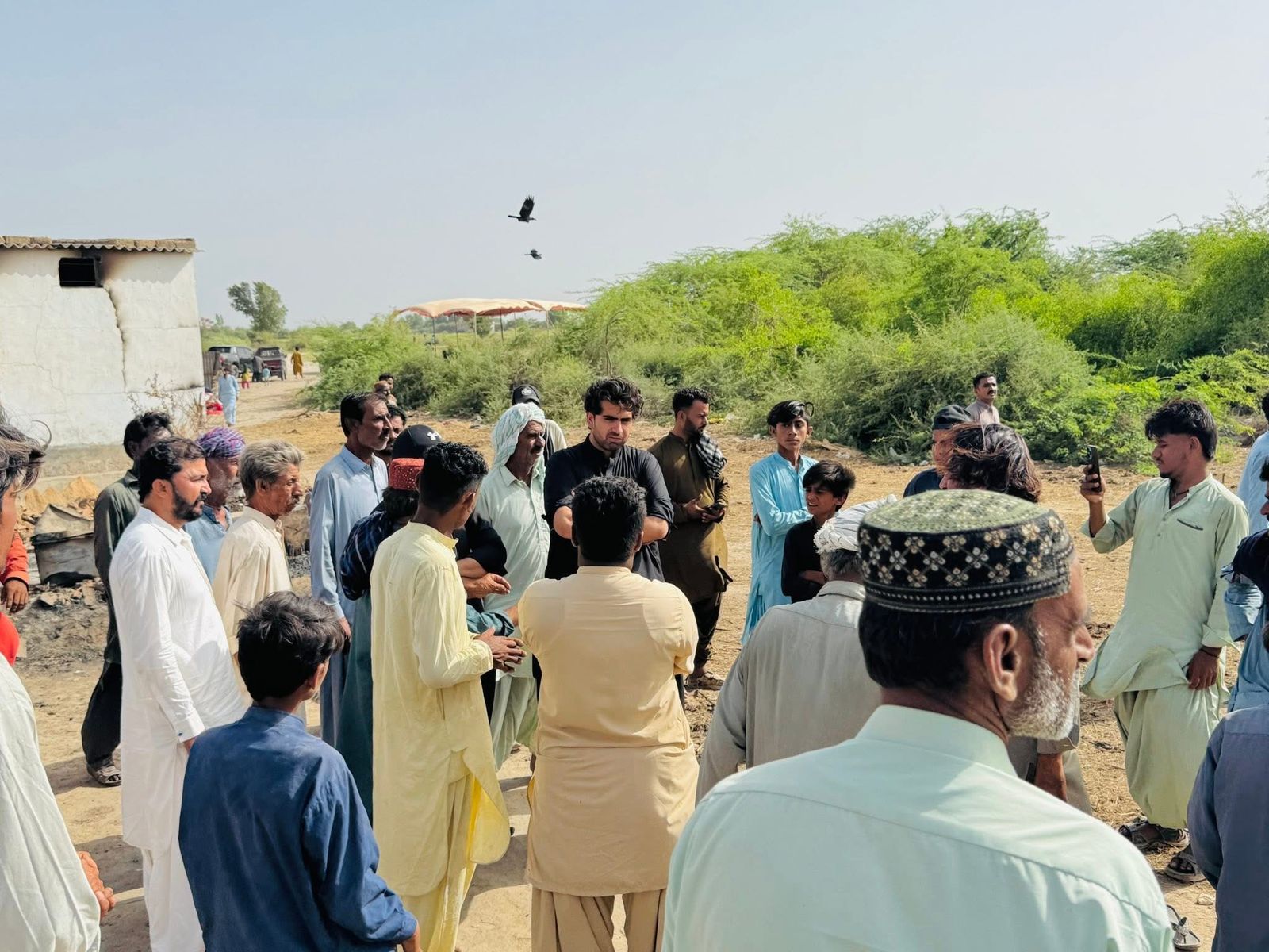 گهارو ٽائون ڪميٽي جو چيئرمين احسان جوکيو ڳوٺ يار محمد خاصخيلي پهتو