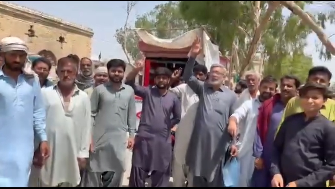 نوشهروفيروز ۾ 8ڏينهن کان بجلي بحال نه ٿيڻ خلاف احتجاجي مظاهرو