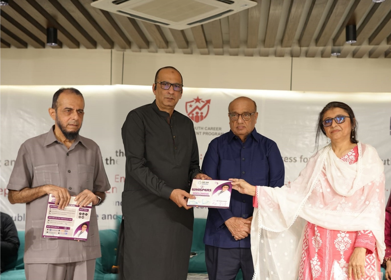 معروف ہومیوپیتھ، مصنفہ اور ہولسٹک ہیلتھ ایکسپرٹ ڈاکٹر سائرہ بانو کی تصنیف Whispers of Wellnessمیمن کمیونٹی کی پہلی کافی ٹیبل بک قرار