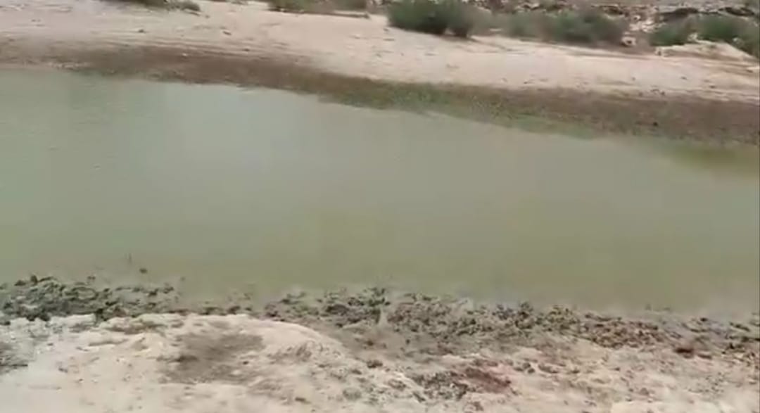 گڏاپ ٽائون جي ڳوٺن ۾ پيئڻ جي پاڻي جو سخت بحران، رهواسي برسات جو گڏ ٿيل پاڻي پيئڻ تي مجبور