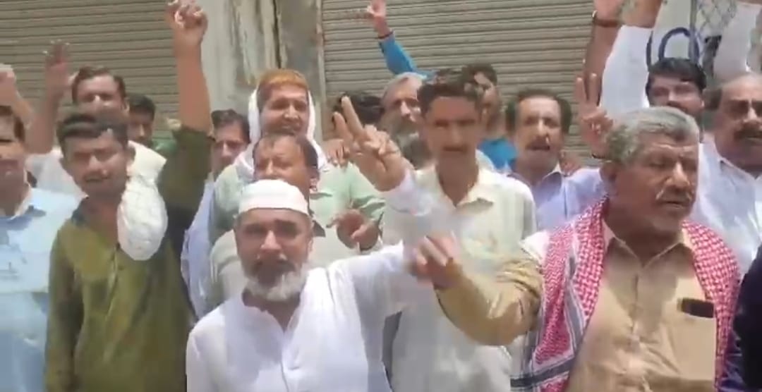 نوشهرو فيروز ۾ معذورن جي الائونس ۾ ٿيل واڌ تي عمل نھ ٿيڻ خلاف احتجاج